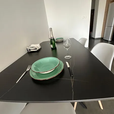 Lägenhet Luxurious Two Bedroom With Roof Garden