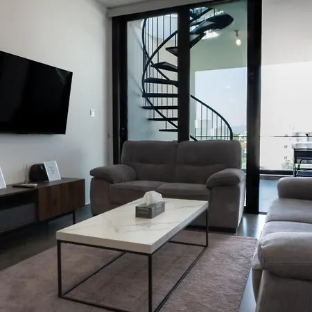 Luxurious Two Bedroom With Roof Garden * Lakatamia