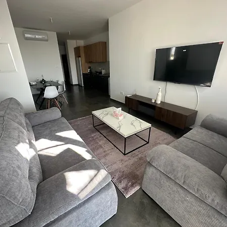 Luxurious Two Bedroom With Roof Garden