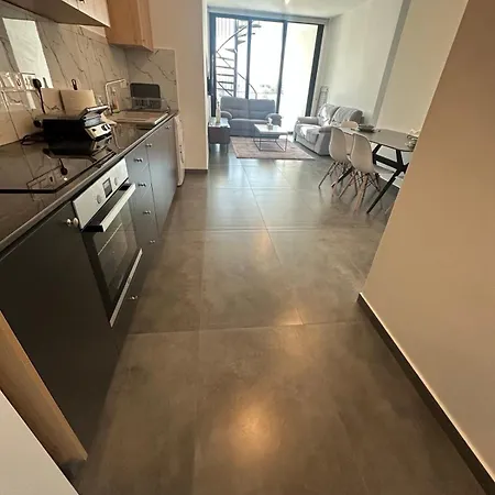 Luxurious Two Bedroom With Roof Garden 아파트