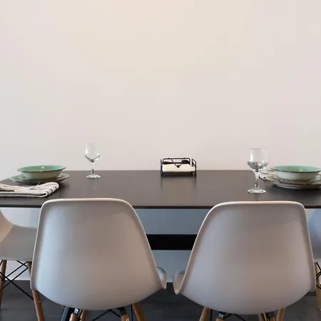 Luxurious Two Bedroom With Roof Garden *