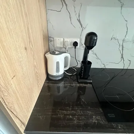 Luxurious Two Bedroom With Roof Garden *